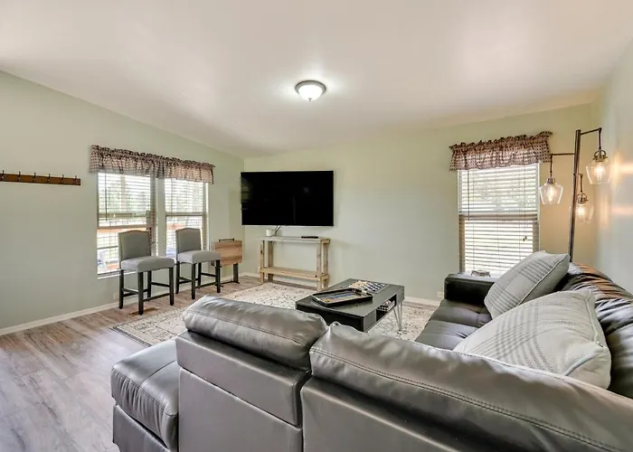 Holiday home 3 Mi To Grand Canyon Railway: Retreat